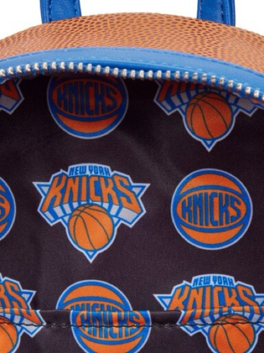 🏀 Loungefly NBA New York Knicks Basketball Logo Mini Backpack 🏀 nwt - Picture 4 of 4